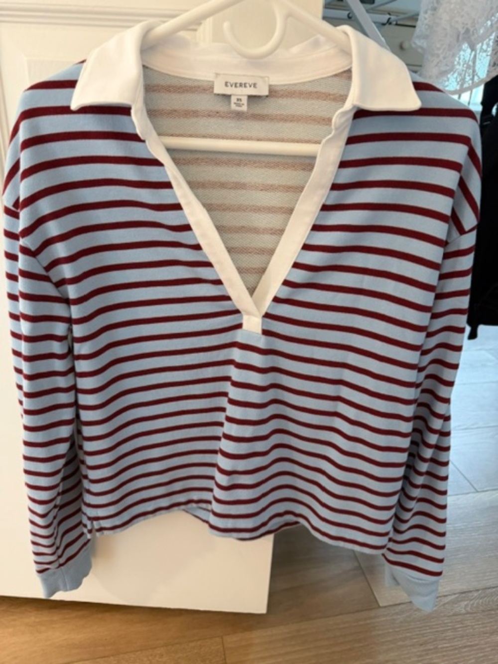 Evereve - V-Neck Rugy Shirt - XS